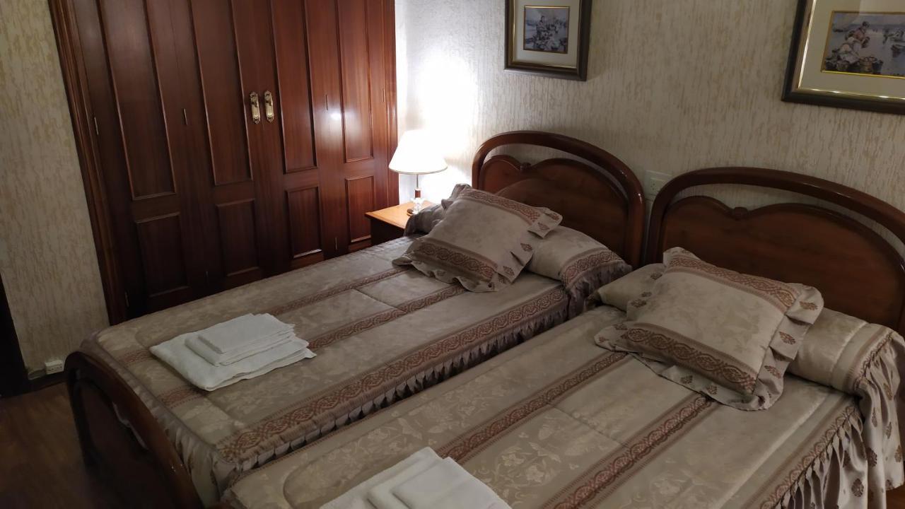 Habitacion Matrimonial Centro Ciudad Oviedo Bagian luar foto