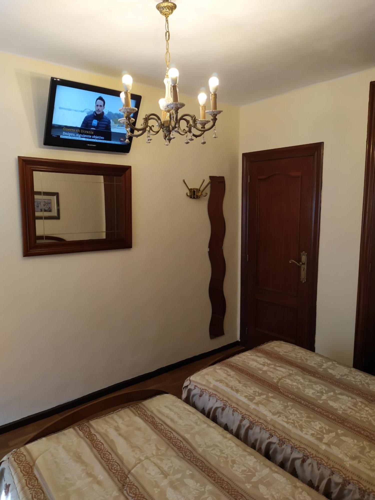 Habitacion Matrimonial Centro Ciudad Oviedo Bagian luar foto