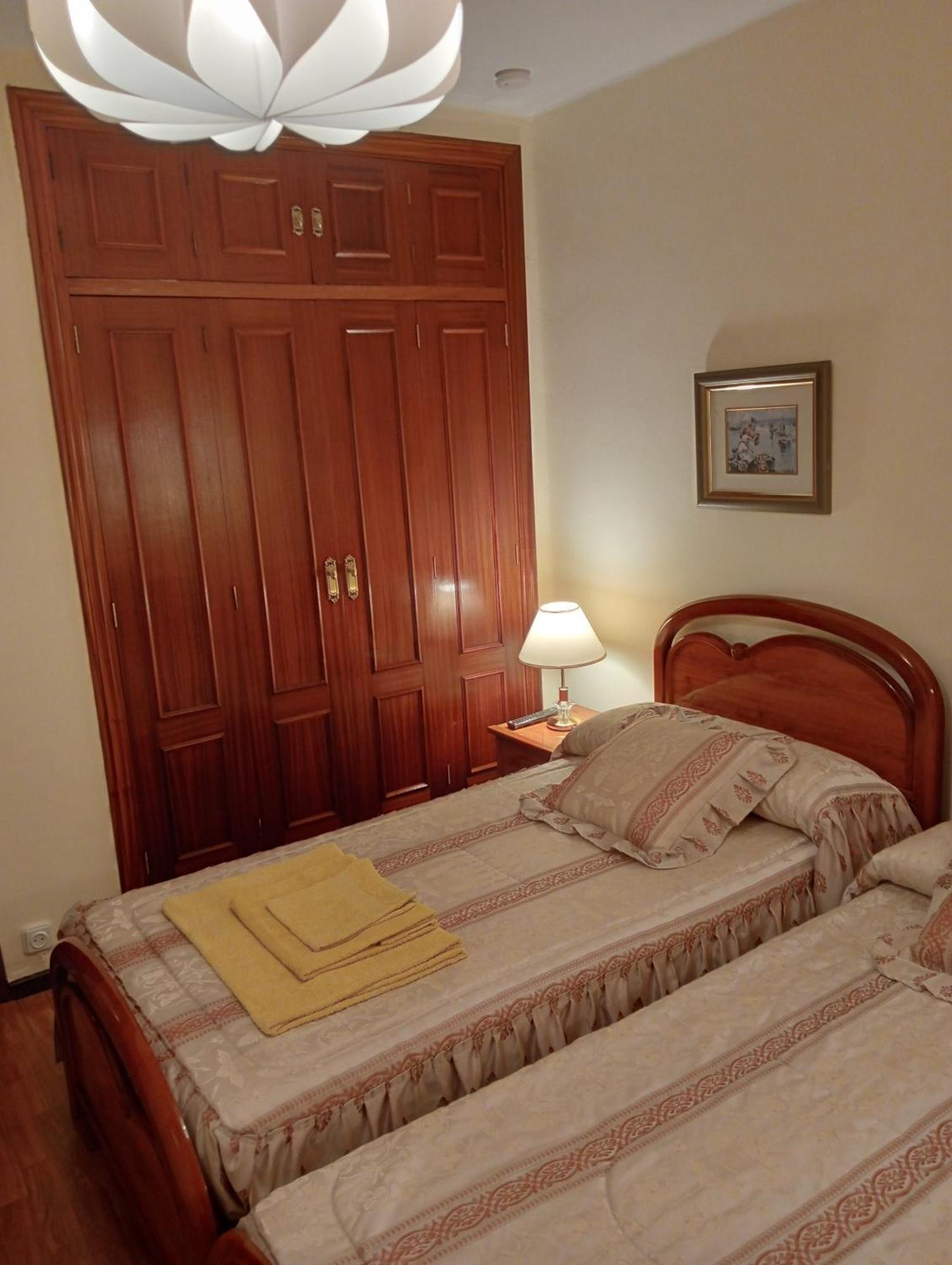 Habitacion Matrimonial Centro Ciudad Oviedo Bagian luar foto