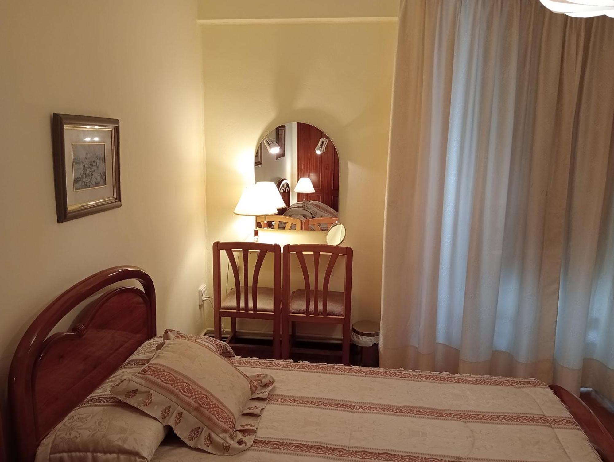 Habitacion Matrimonial Centro Ciudad Oviedo Bagian luar foto